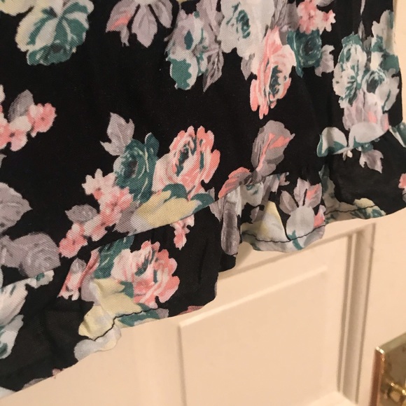 💖!! LAST CHANCE!!! 
Floral Shorts 🌸 - Picture 4 of 4